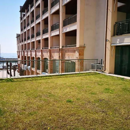 Apartment Port *
