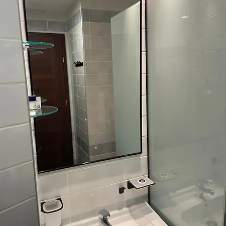 Port Apartment *