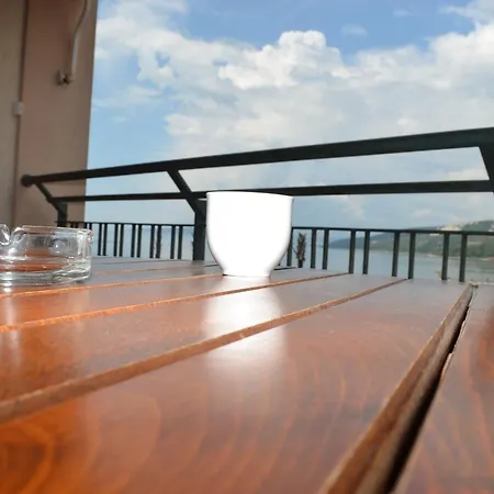 شقة Port بالشيك