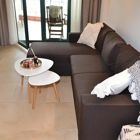 Apartment Port *