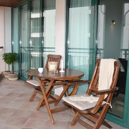 Port Apartment *
