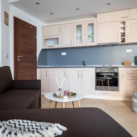 Port Apartment *