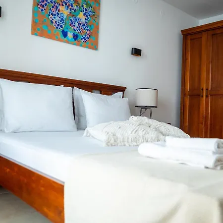 Port Apartment *