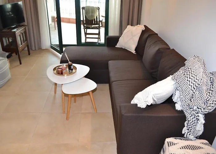 Διαμέρισμα Port *